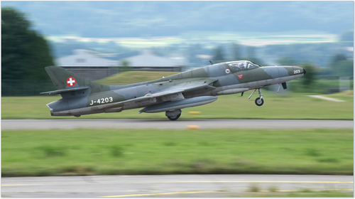 fly-hawker-hunter-switzerland-1